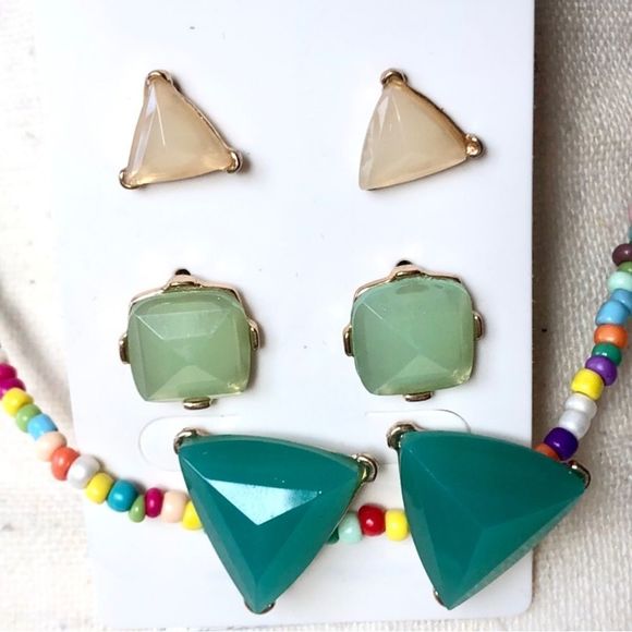 Seed bead colorful necklace with green + earring set, gold tone - Picture 4 of 10